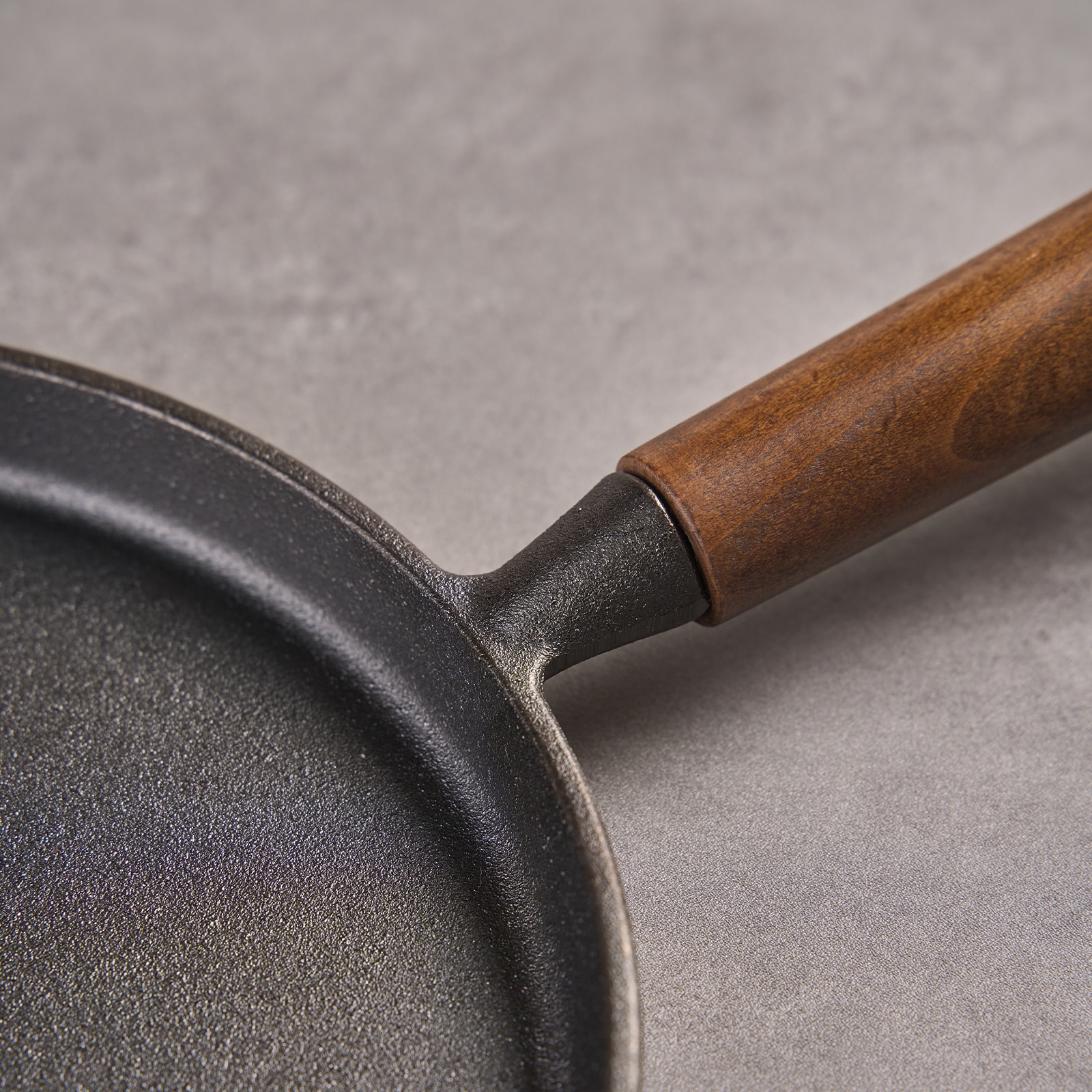 WANGYUANJI Cast Iron Pizza Pan 7.9", Uncoated Pancake Skillet For Indoor And Outdoor, Non-Stick Skillet With Wooden Handle, Handmade Pancakes, Pizza, Fried Steak_voghion.com